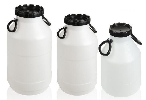 Destilovaná voda do laboratoře